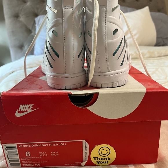 Brand New sky high dunks joli - Picture 2 of 3